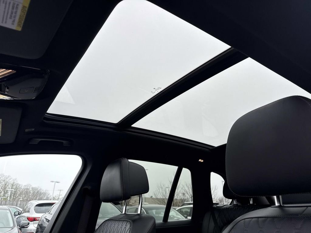 Used 2025 BMW X5 xDrive50e image 28