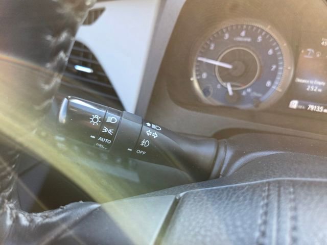 Used 2019 Toyota Sienna Limited Premium image 21