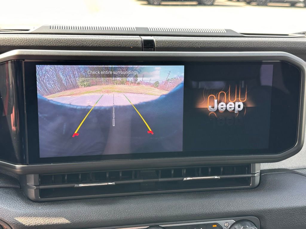 Used 2024 Jeep Wrangler Unlimited image 5