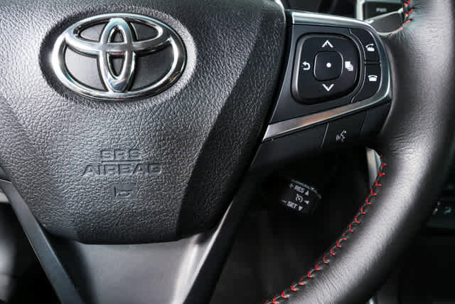 Used 2016 Toyota Camry SE image 10