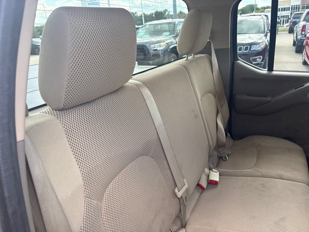 Used 2011 Nissan Frontier SV AWD/4WD image 25