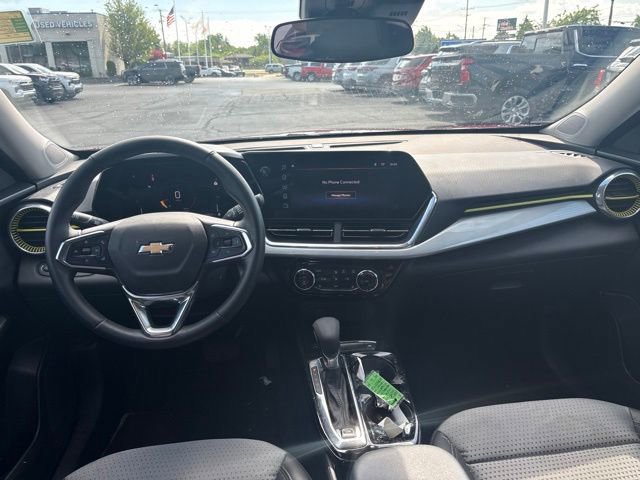 Used 2024 Chevrolet Trax LT w/ Driver Confidence Package FWD image 11