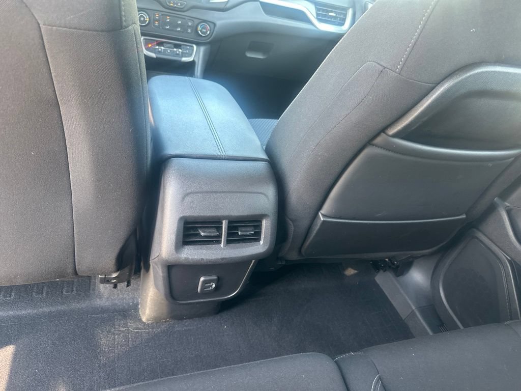 Used 2022 GMC Terrain SLE w/ LPO, Floor Liner Package FWD image 25