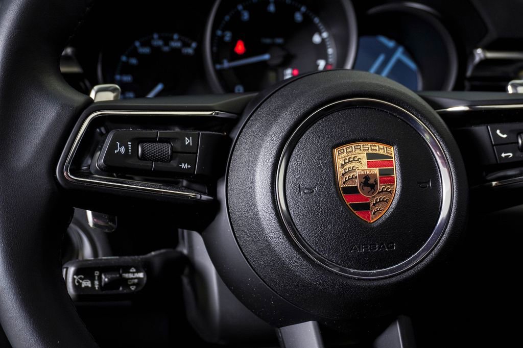 Certified 2025 Porsche Macan image 20