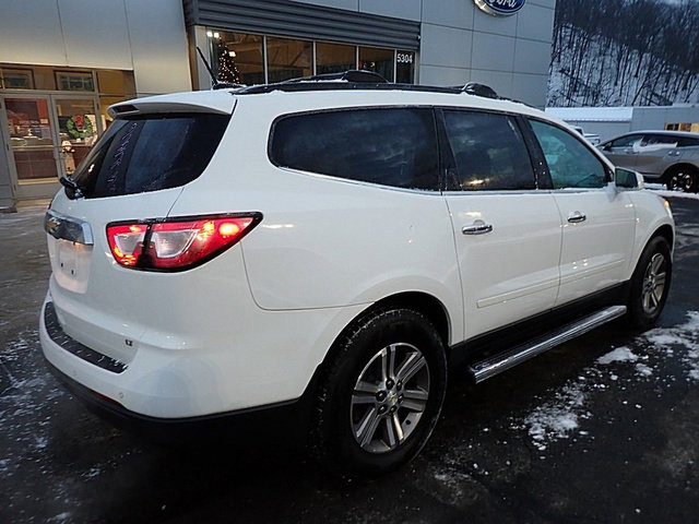 Used 2017 Chevrolet Traverse LT image 2