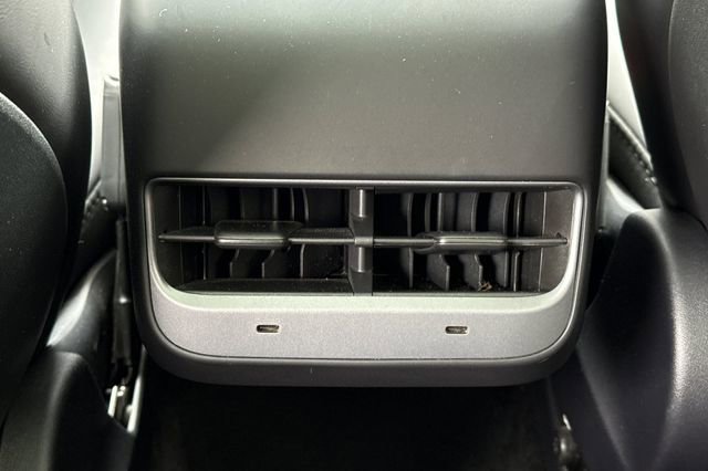 Used 2025 Tesla Model Y Long Range image 17