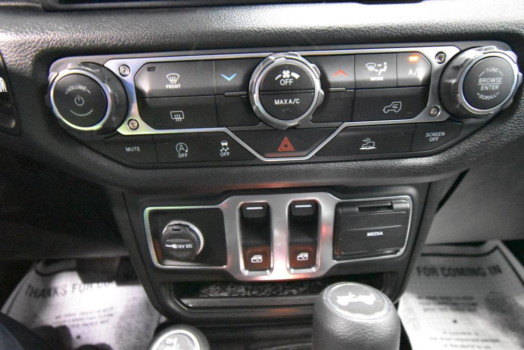 Used 2025 Jeep Wrangler Sport AWD/4WD image 16