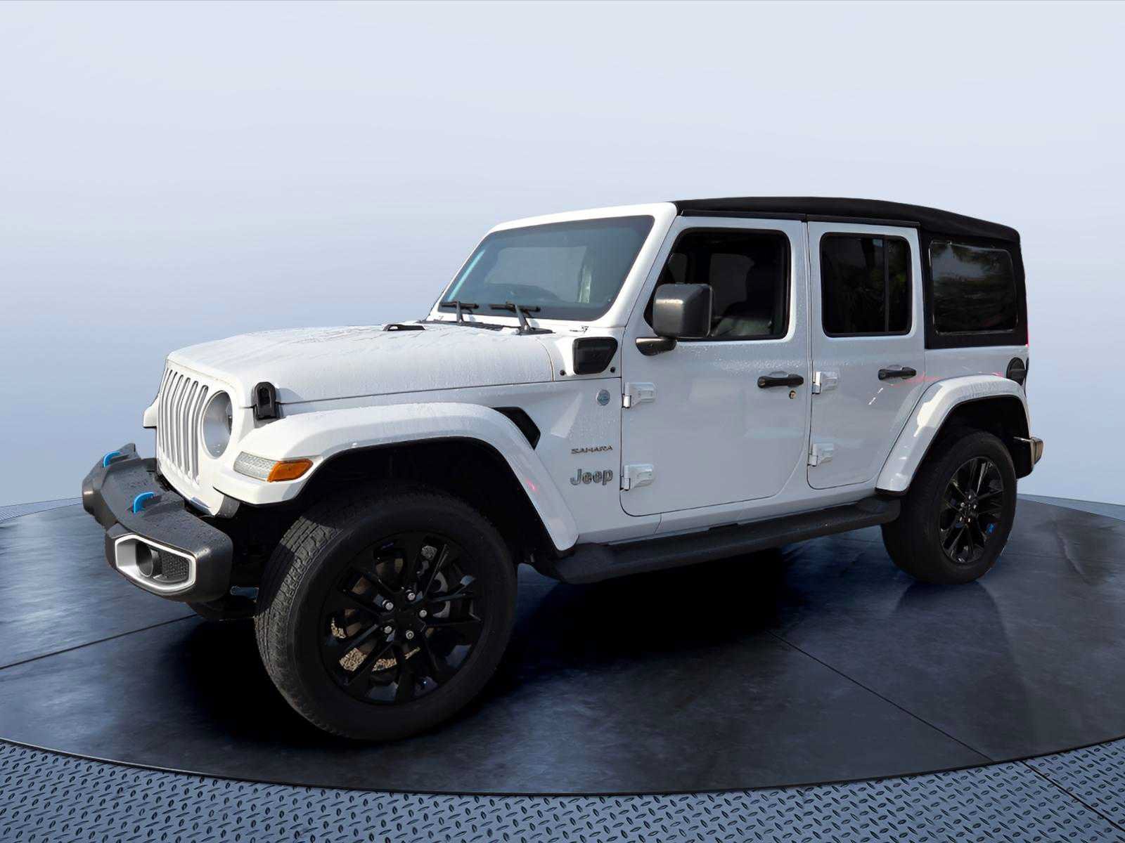 Used 2023 Jeep Wrangler Unlimited Sahara w/ Cold Weather Group AWD/4WD image 2