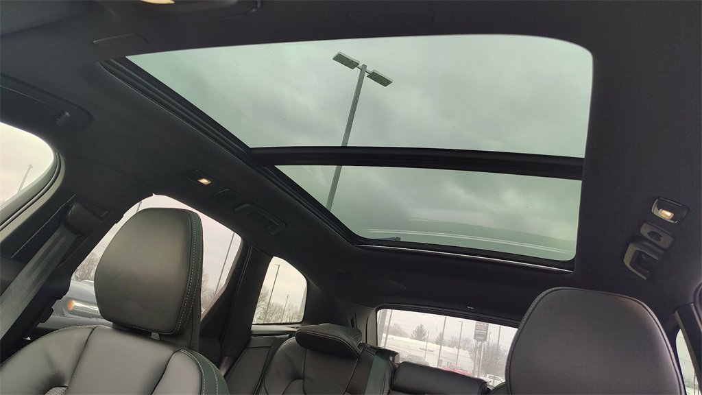 New 2026 Volvo XC60 B5 Ultra w/ Climate Package image 27