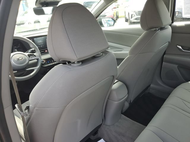 Used 2023 Hyundai Elantra SEL FWD image 13