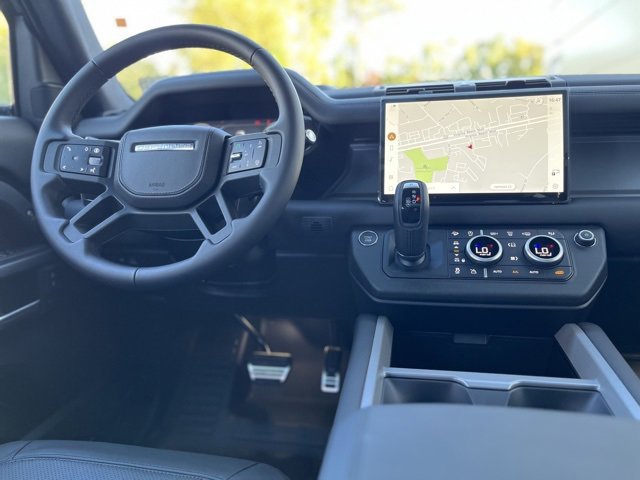 New 2025 Land Rover Defender 110 V8 image 5