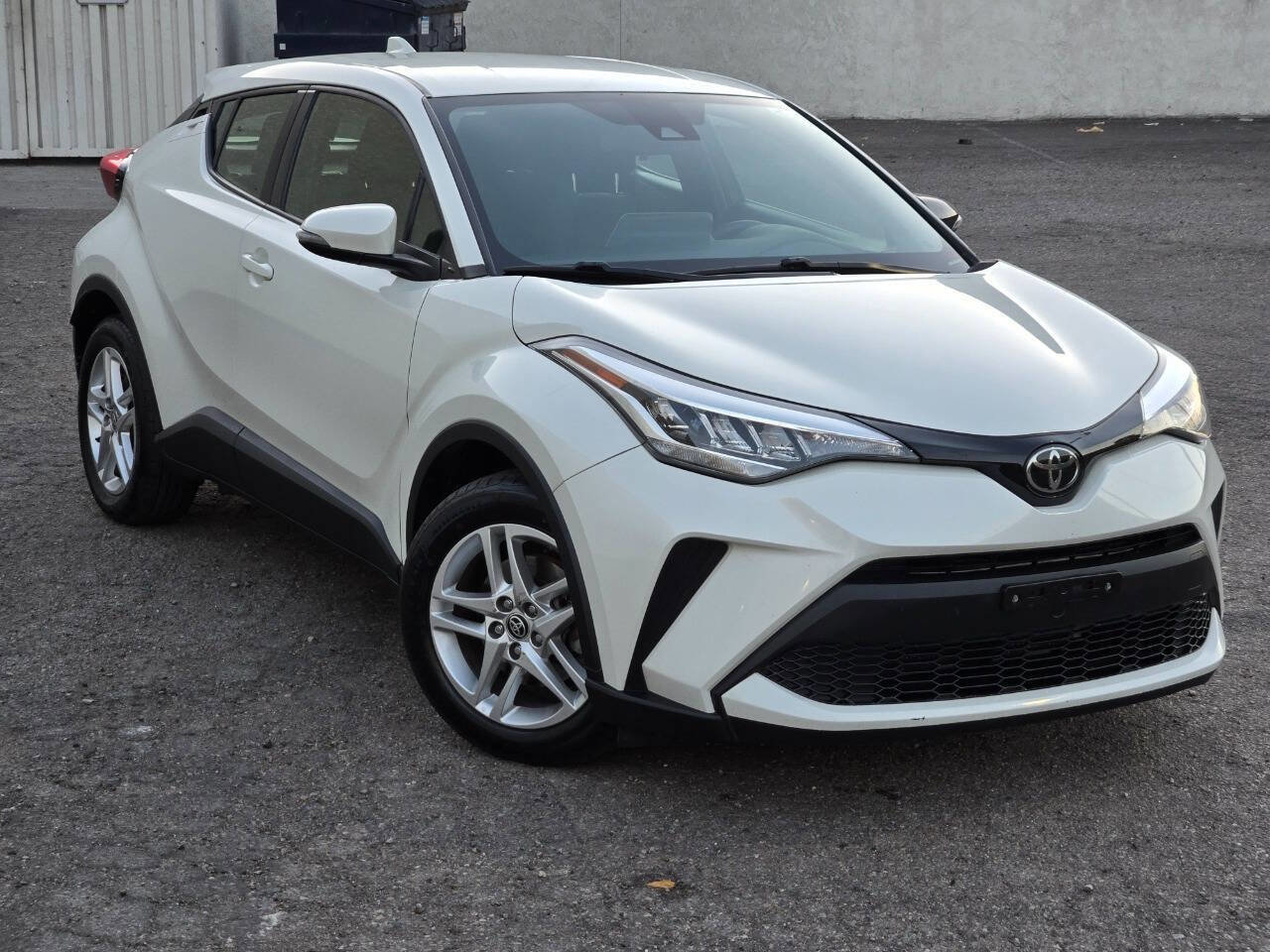 Used 2021 Toyota C-HR LE image 4