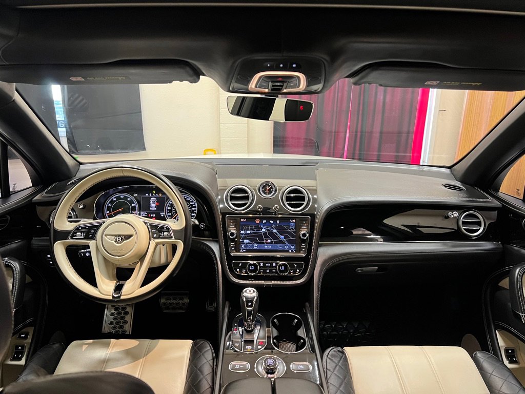 Used 2019 Bentley Bentayga image 23