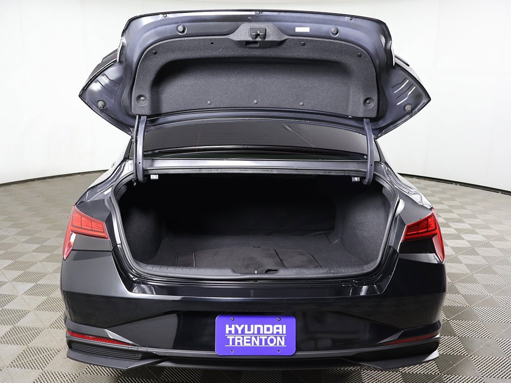 Used 2023 Hyundai Elantra Blue image 14