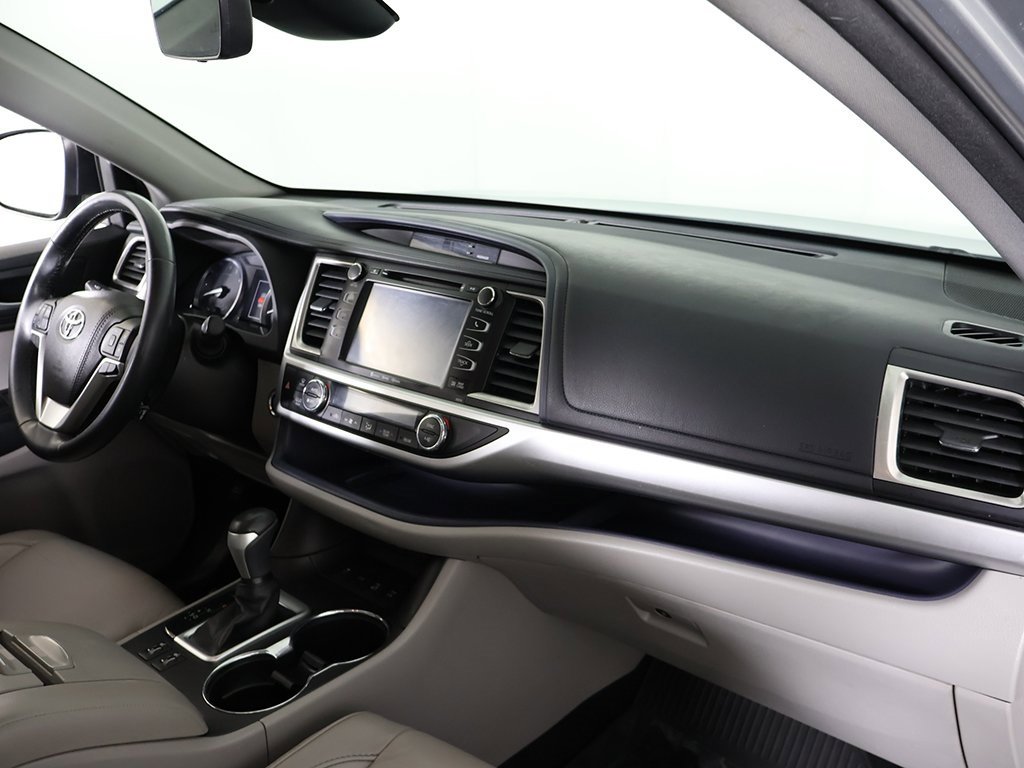 Used 2017 Toyota Highlander XLE image 30