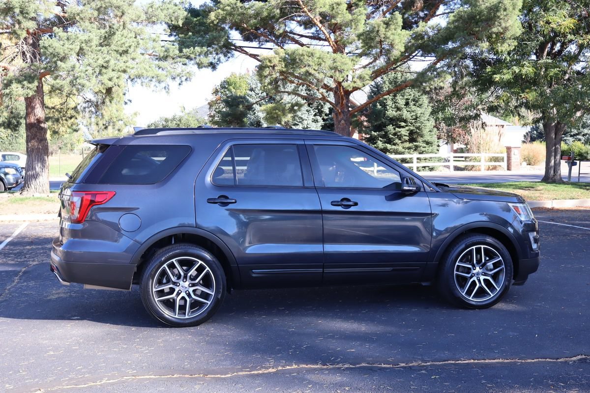 Used 2017 Ford Explorer Sport AWD/4WD image 4