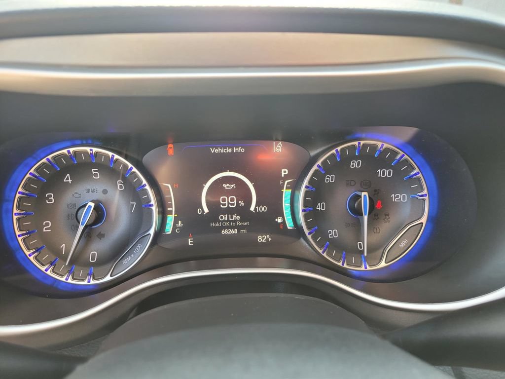 Used 2024 Chrysler Pacifica Touring-L FWD image 26