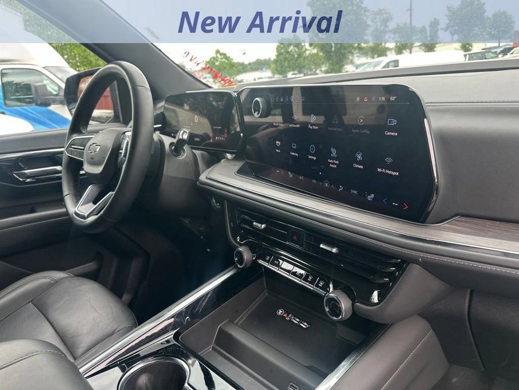 Certified 2025 Chevrolet Suburban Z71 AWD/4WD image 3