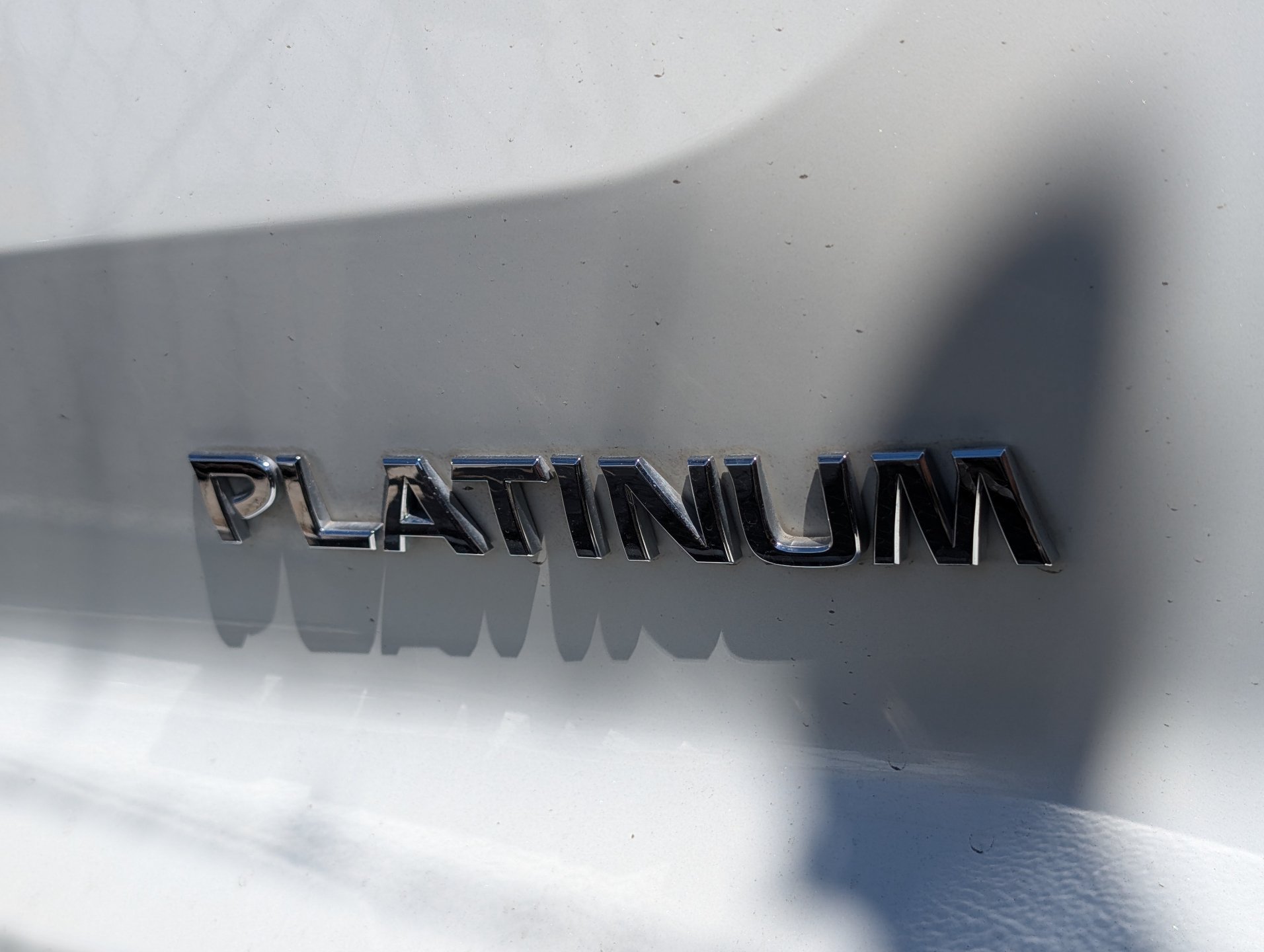 Used 2024 Nissan Pathfinder Platinum FWD image 2