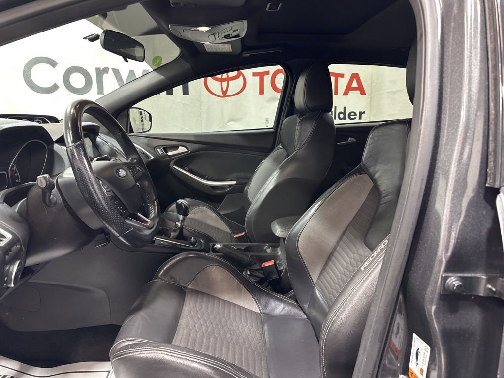 Used 2017 Ford Focus ST w/ Equipment Group 401A image 22