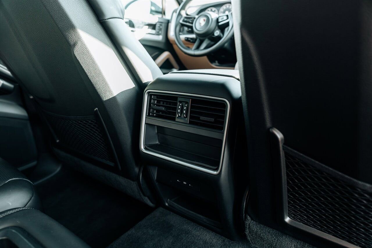 Used 2024 Porsche Cayenne Coupe image 46