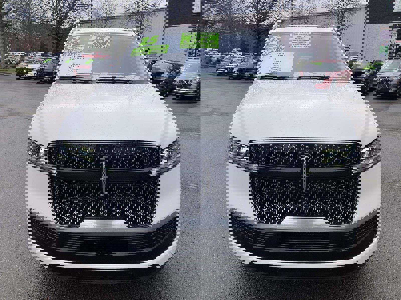 Used 2025 Lincoln Navigator Reserve image 12