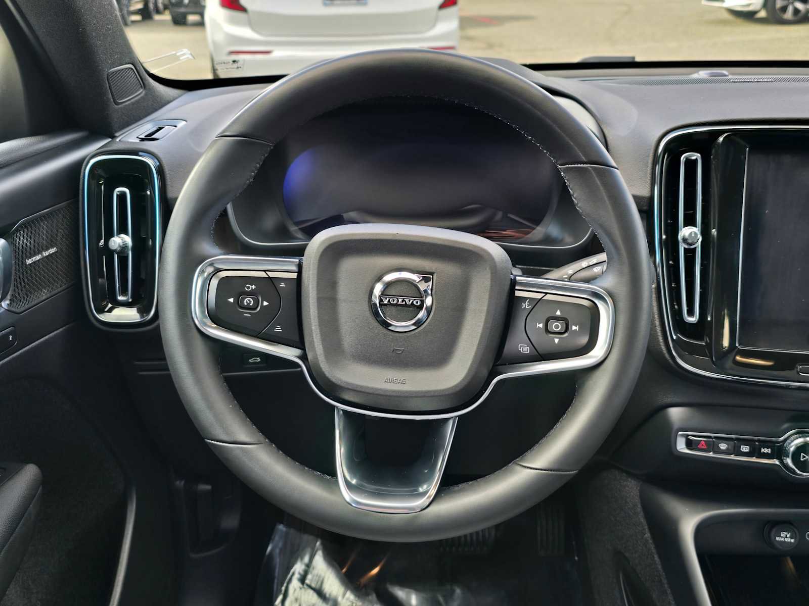 Used 2023 Volvo C40 P8 Recharge Ultimate image 19