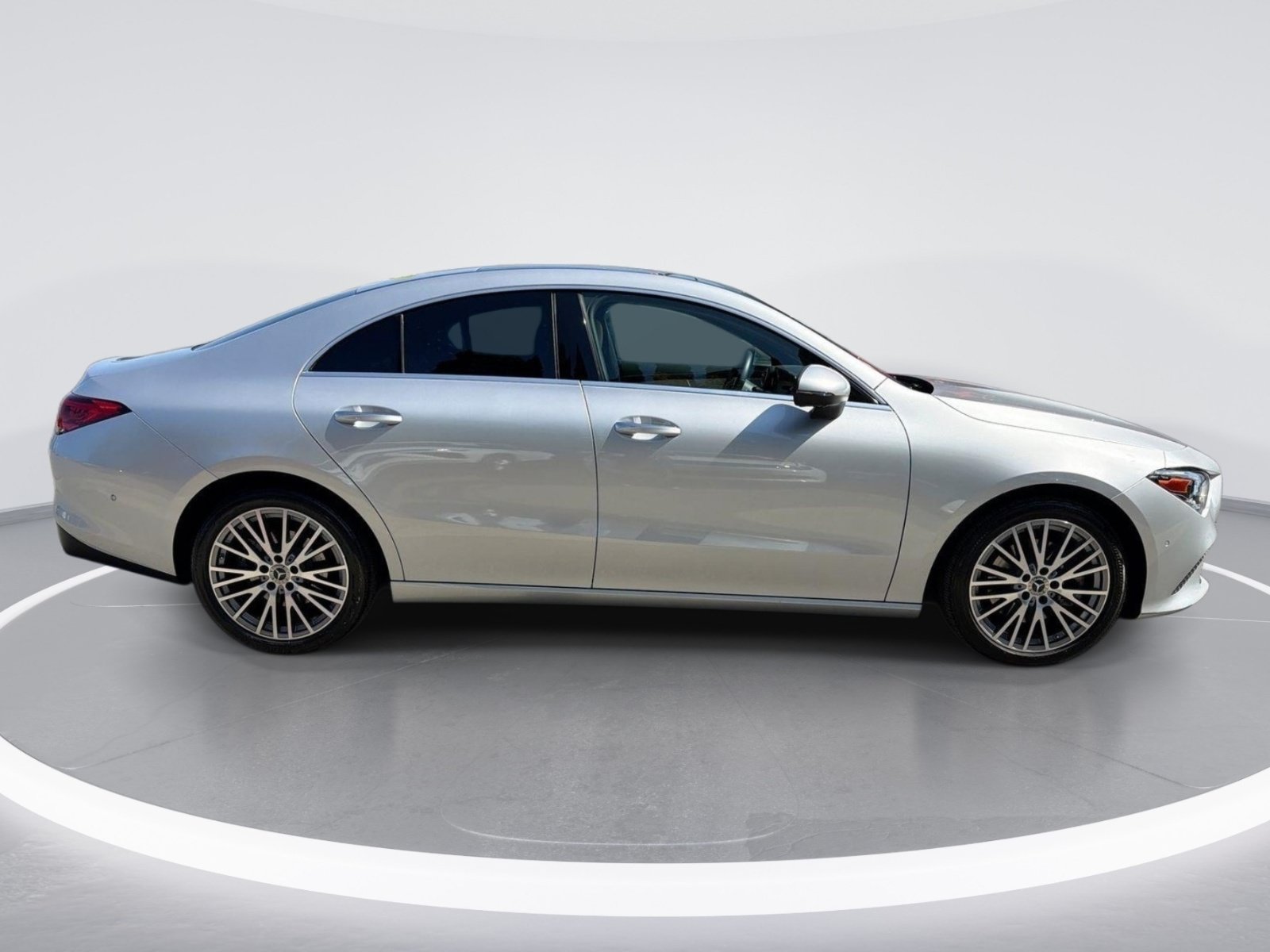 Used 2023 Mercedes-Benz CLA 250 image 3