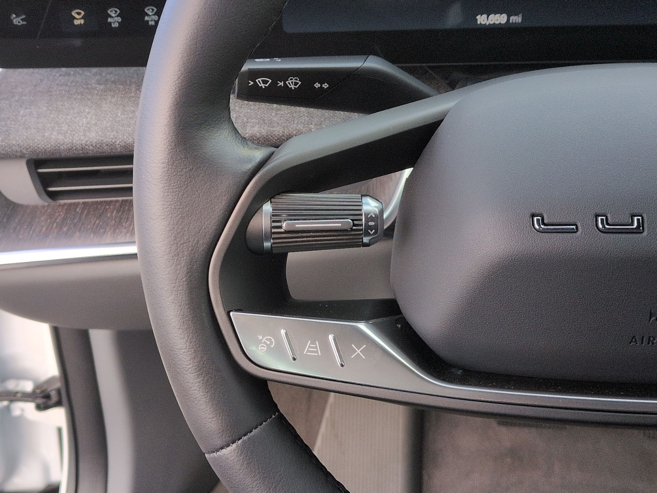 Used 2024 Lucid Air Touring AWD/4WD image 19