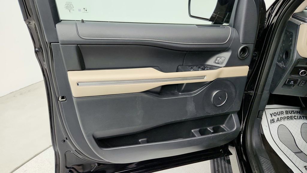 Used 2023 Ford Expedition Limited image 11