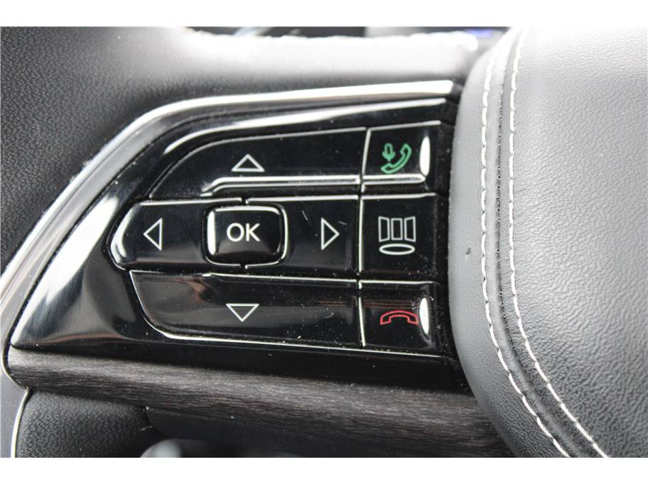 Used 2022 Jeep Grand Cherokee Overland w/ Luxury Tech Group IV AWD/4WD image 16
