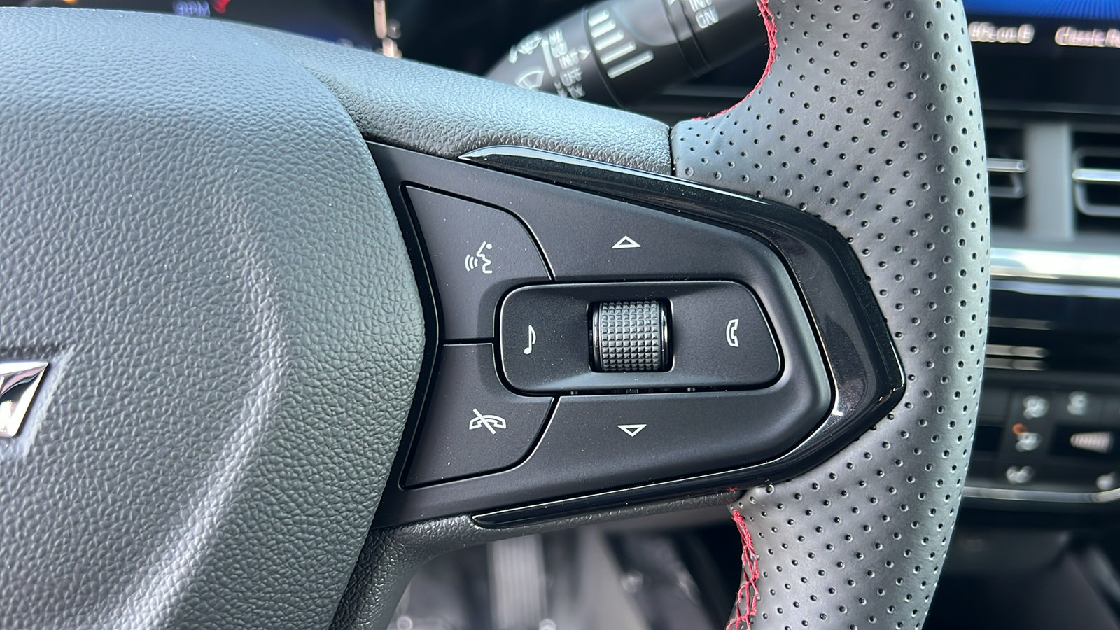 New 2026 Chevrolet Trax RS w/ Driver Confidence Package FWD image 25