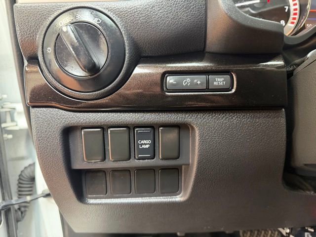 Used 2019 Nissan Titan SV image 19