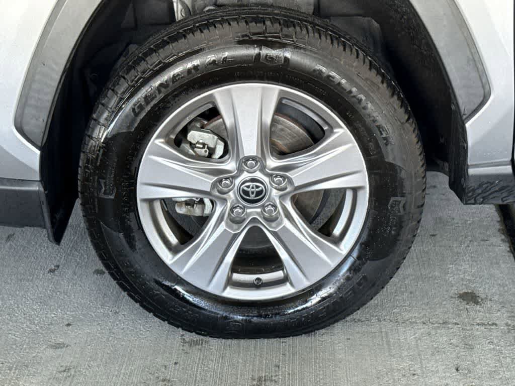 Used 2022 Toyota RAV4 XLE w/ Convenience Package image 11