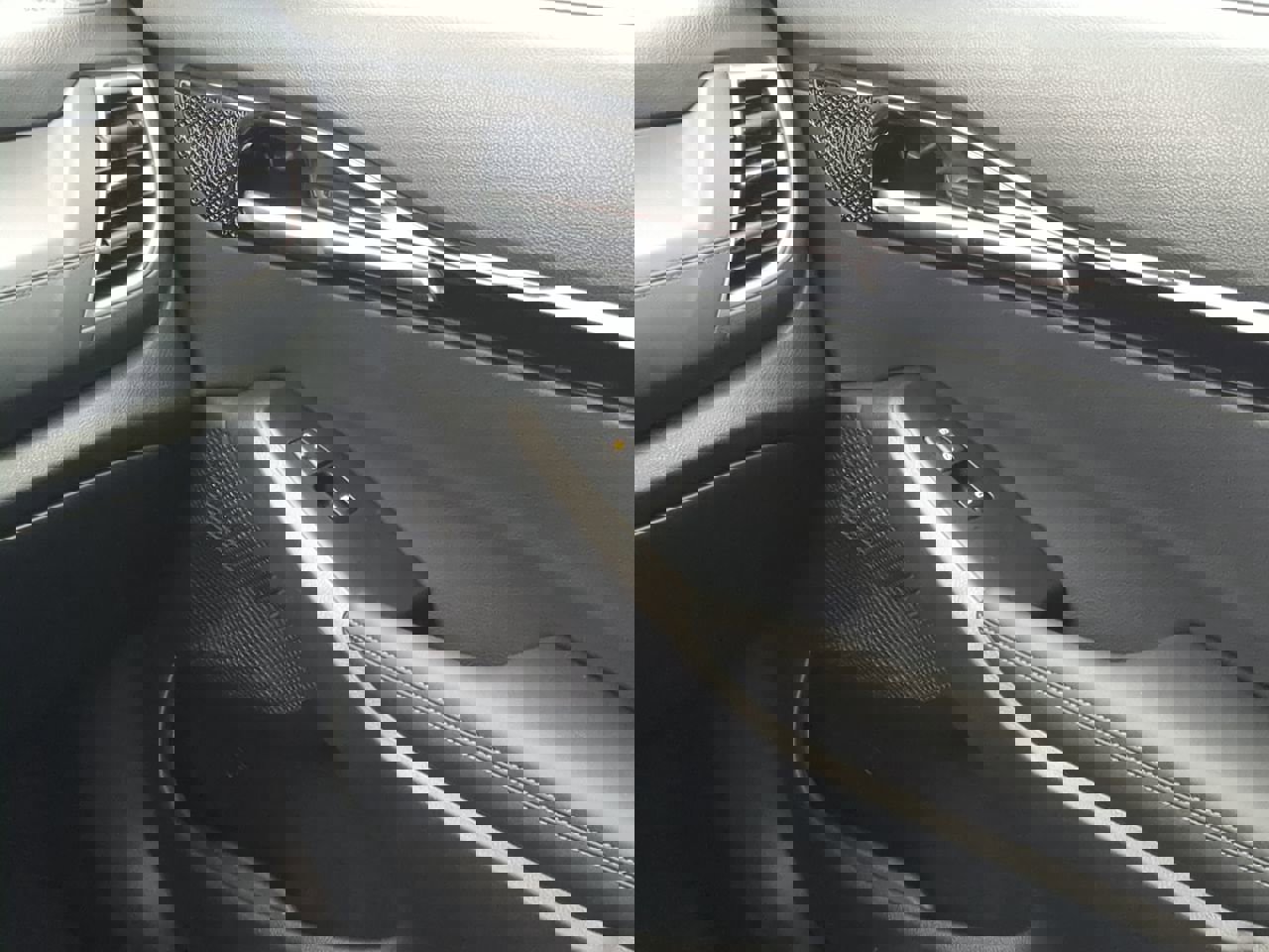 Certified 2025 Kia Seltos EX w/ EX Sunroof Package image 13