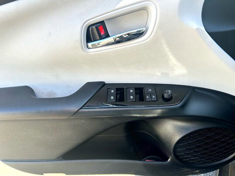 Used 2017 Toyota Prius Prime Premium image 7