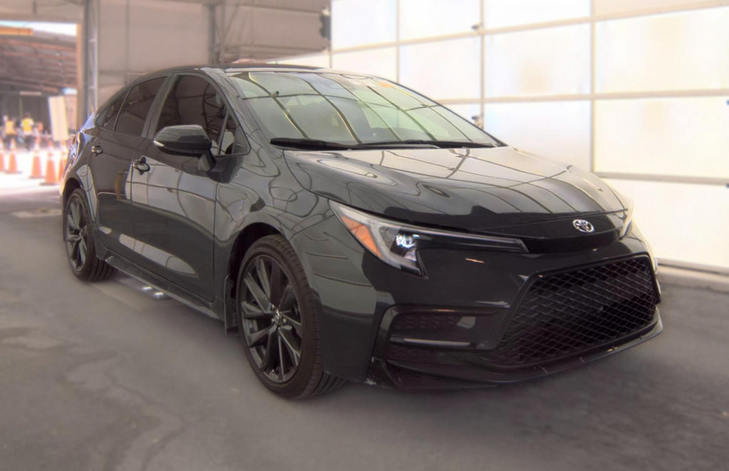 Used 2025 Toyota Corolla SE FWD image 3