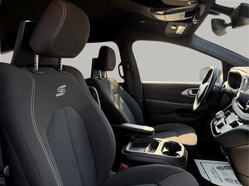 Used 2021 Chrysler Pacifica Touring w/ Uconnect Theater Family Group image 21