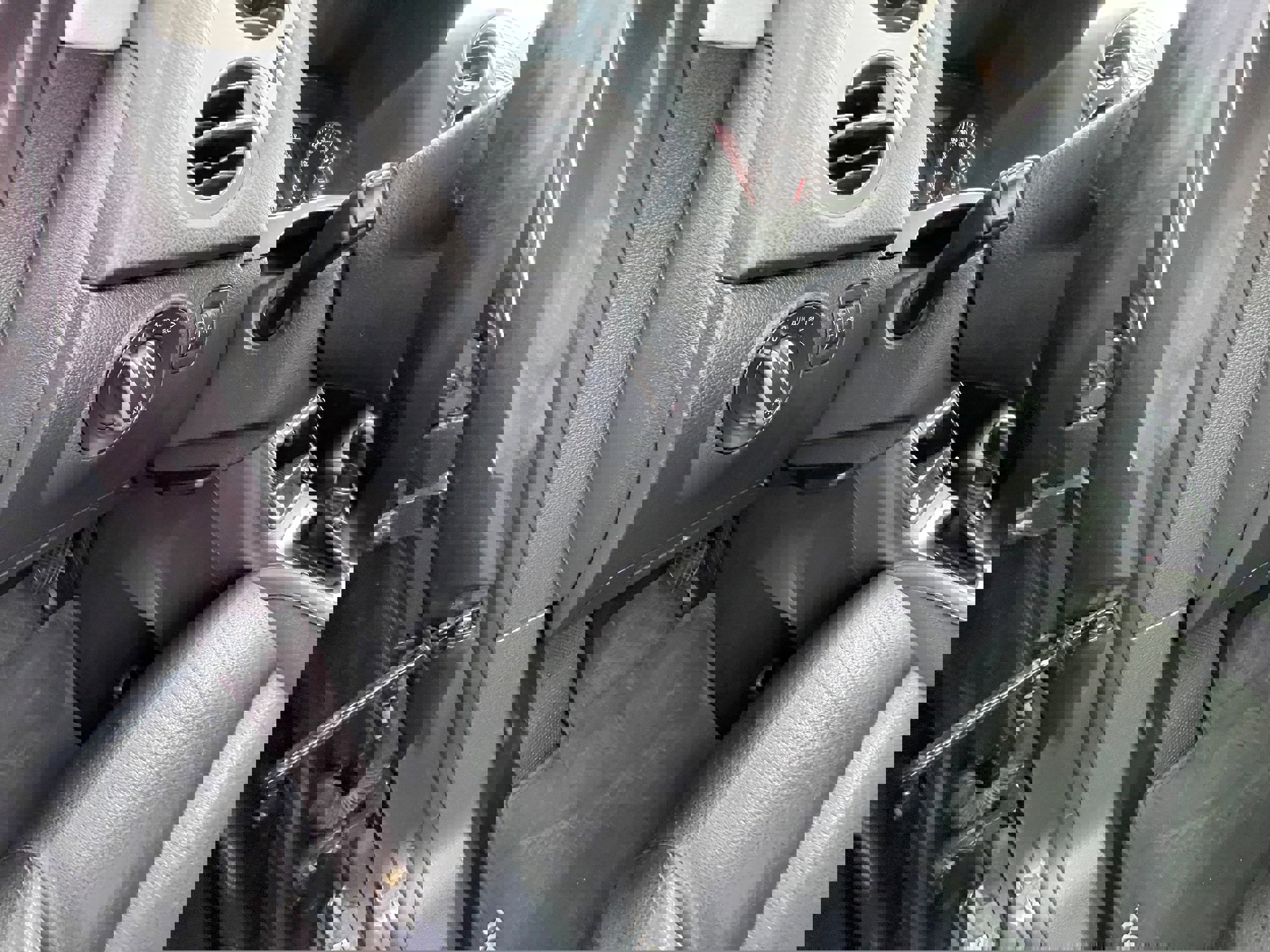 Used 2016 Volkswagen Tiguan S image 15