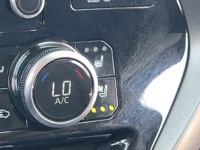 Used 2021 Toyota Highlander Limited FWD image 17