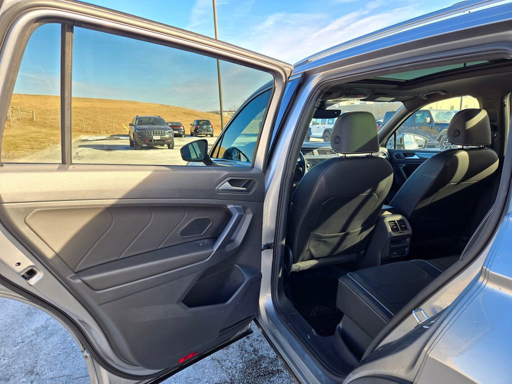 Used 2021 Volkswagen Tiguan SEL Premium R-Line image 26