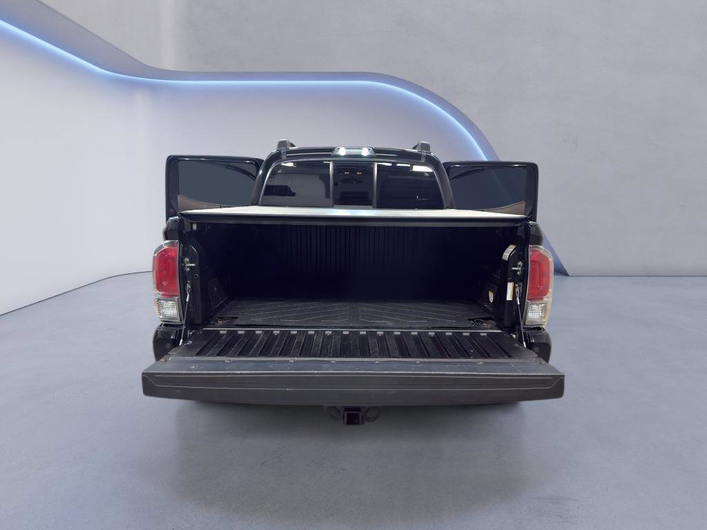 Used 2016 Toyota Tacoma Limited w/ Towing Package image 12