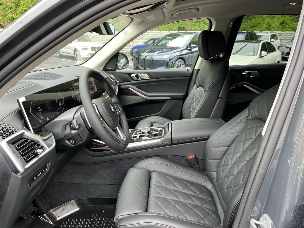Used 2026 BMW X7 xDrive40i w/ Premium Package image 11