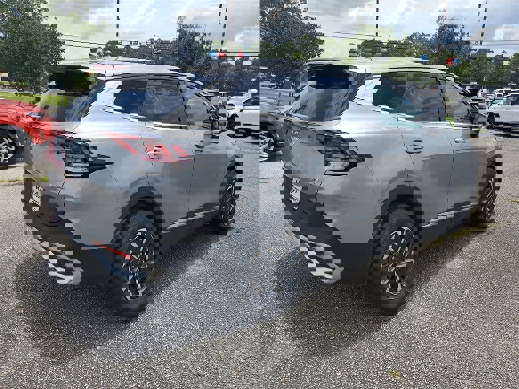 New 2025 Kia Sportage LX image 4