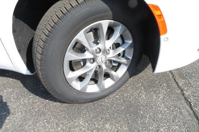 New 2026 Chrysler Pacifica Select image 3