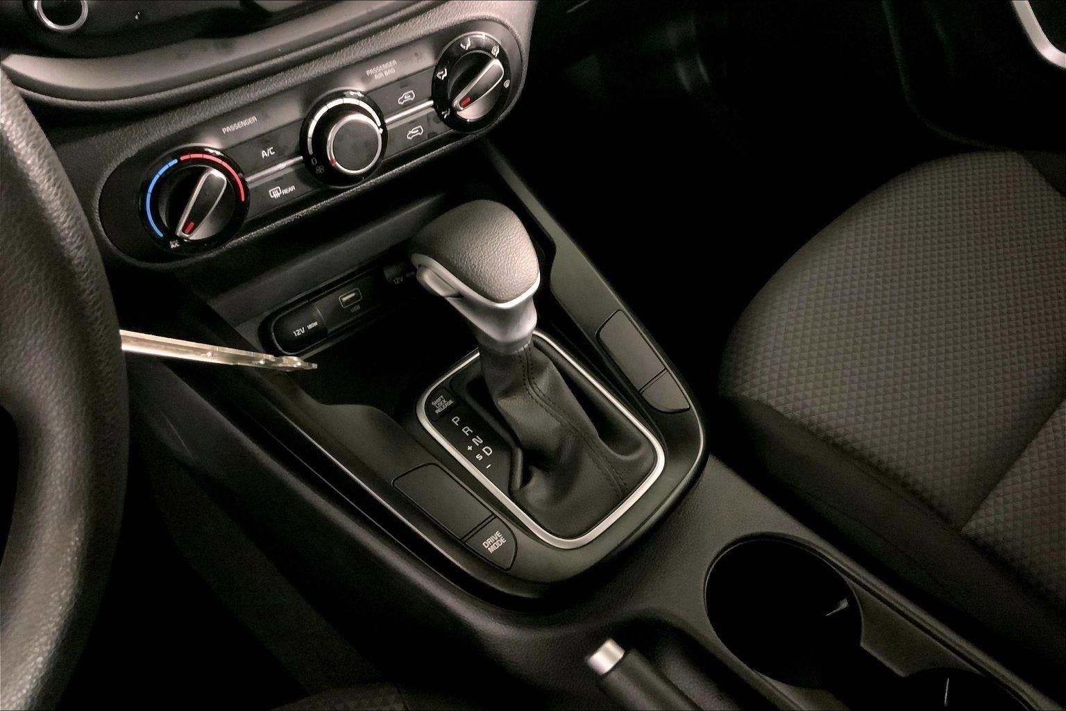 Certified 2025 Kia Soul LX w/ LX Technology Package FWD image 17