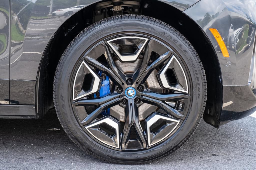 Used 2024 BMW iX xDrive50 w/ Sport Package AWD/4WD image 31
