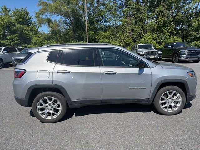 Used 2023 Jeep Compass Latitude AWD/4WD image 10