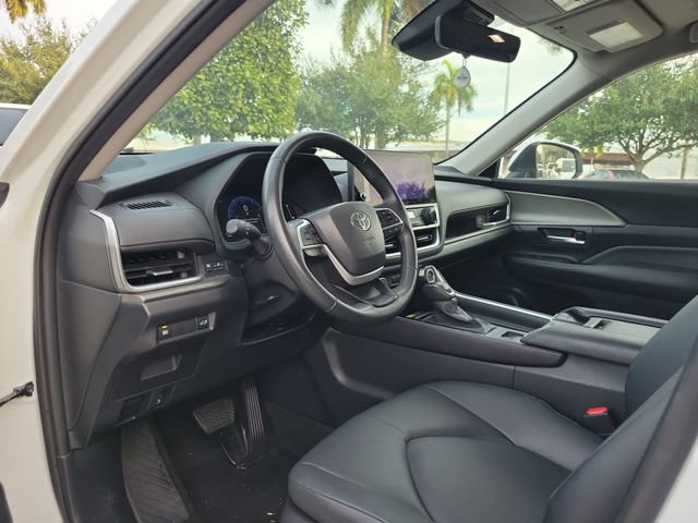 Used 2025 Toyota Grand Highlander AWD image 10