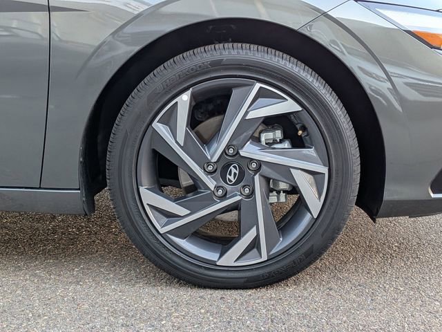 Used 2025 Hyundai Elantra Limited image 7